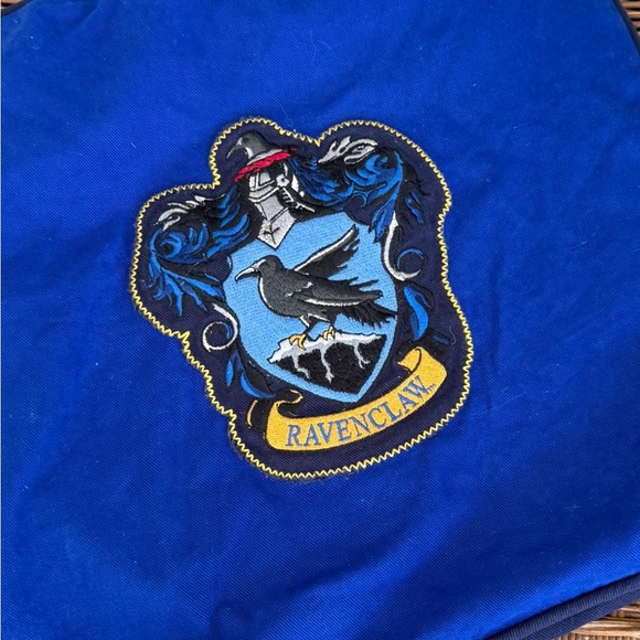 🪄 Harry Potter x Pottery Barn Ravenclaw Pillow Cover | EUC - Picture 2 of 6